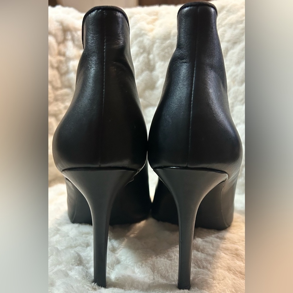 Enzo Angiolini Black Leather Ankle peep toe Boots with Gold detail. Wms. Sz. 10M - Picture 8 of 12